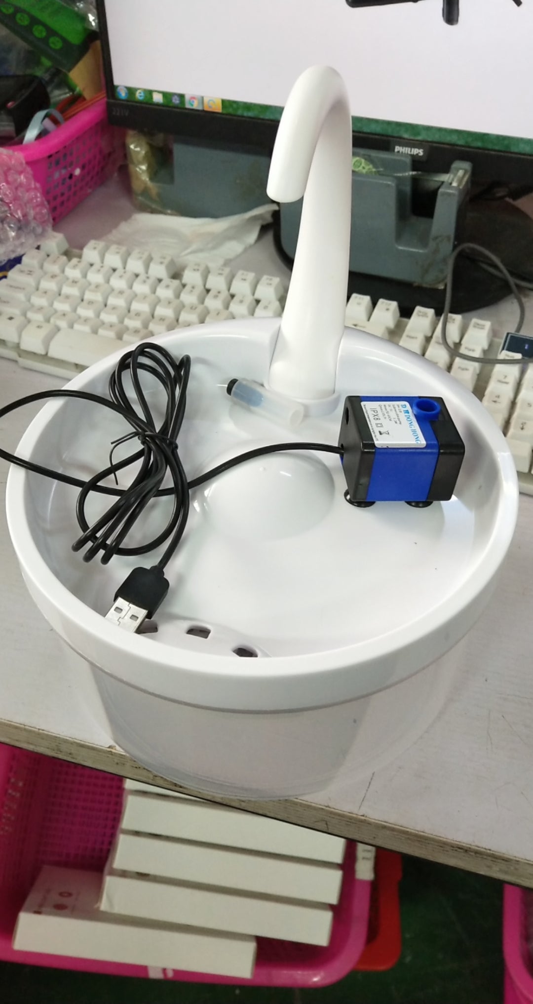 KFX-2661053 Swan Neck Automatic Pet Drinking Fountain with 2L Capacity and High-Efficiency Filtration System