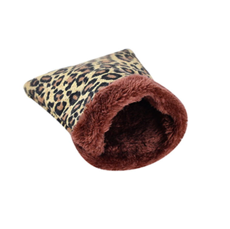 KFX-2667197 Cozy Arctic Velvet Sleeping Bag for Small Pets - Perfect for Hamsters, Squirrels, and More