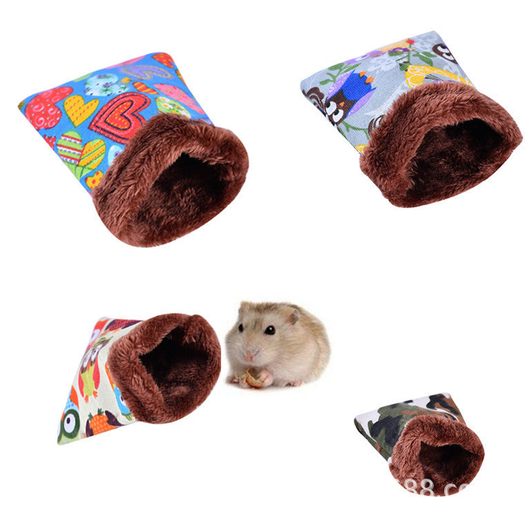 KFX-2667197 Cozy Arctic Velvet Sleeping Bag for Small Pets - Perfect for Hamsters, Squirrels, and More