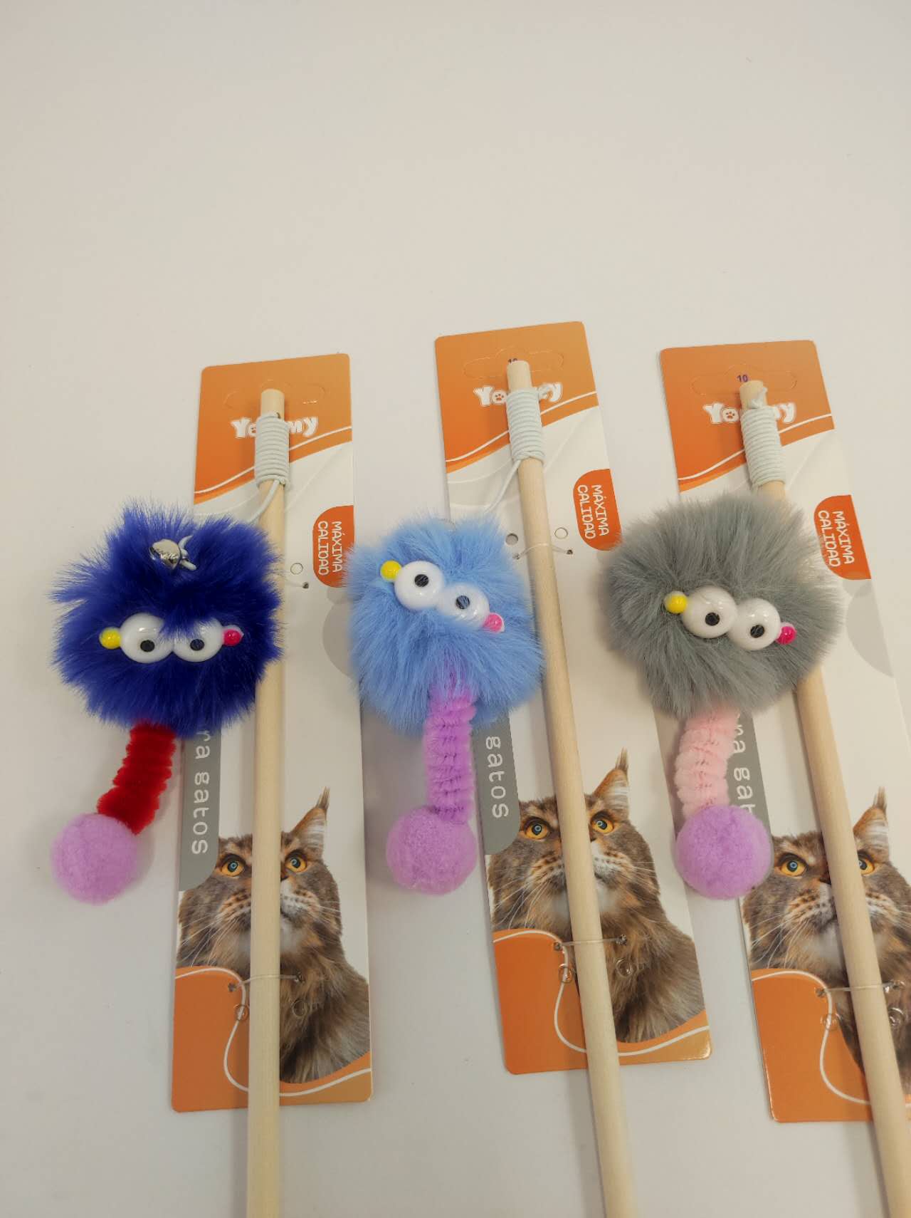 KFX-2737085 Big Eyes Interactive Cat Toy for Fun and Playful Engagement