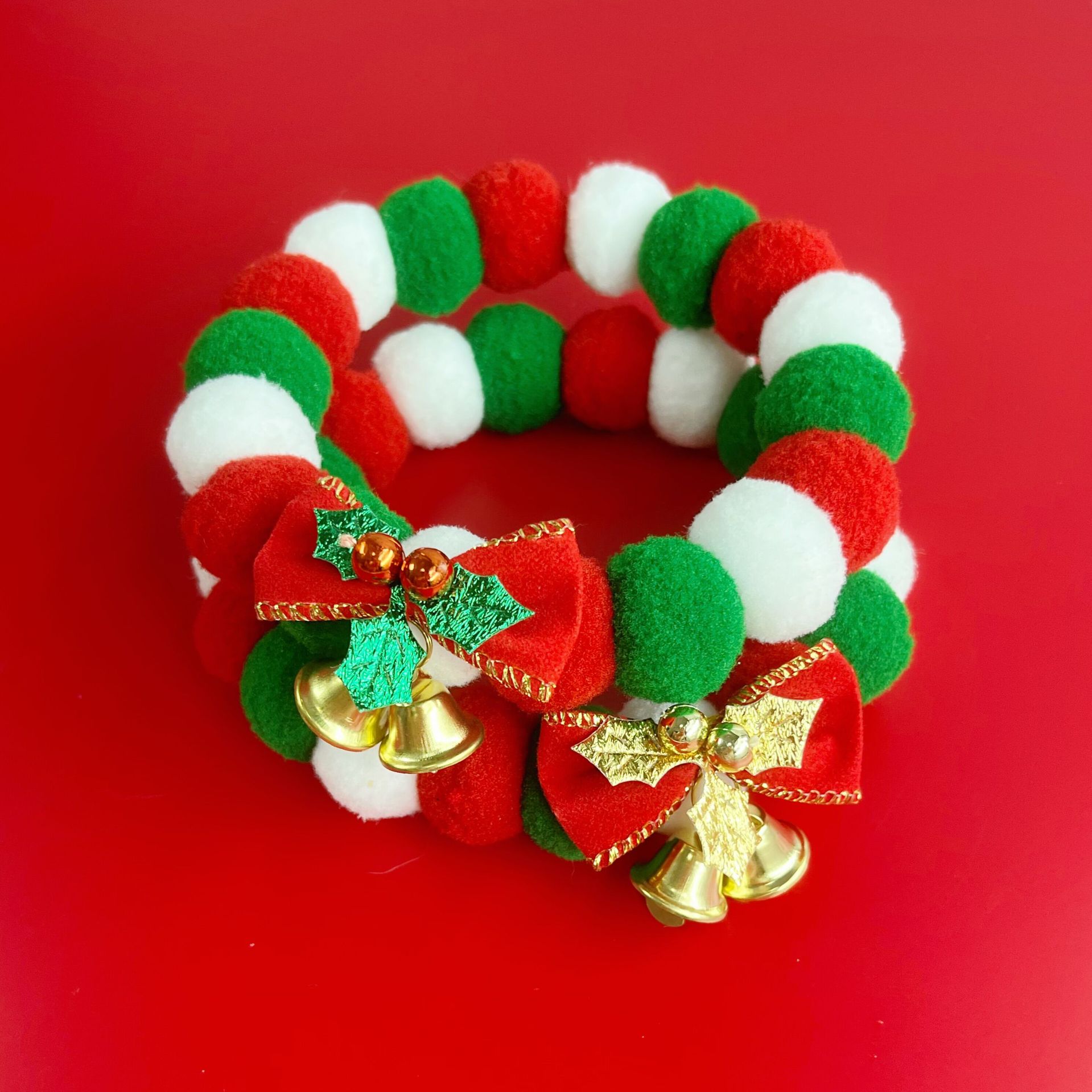 KFX-2738237 Festive Plush Ball Christmas Collar for Dogs and Cats with Soft Elasticity and Bow