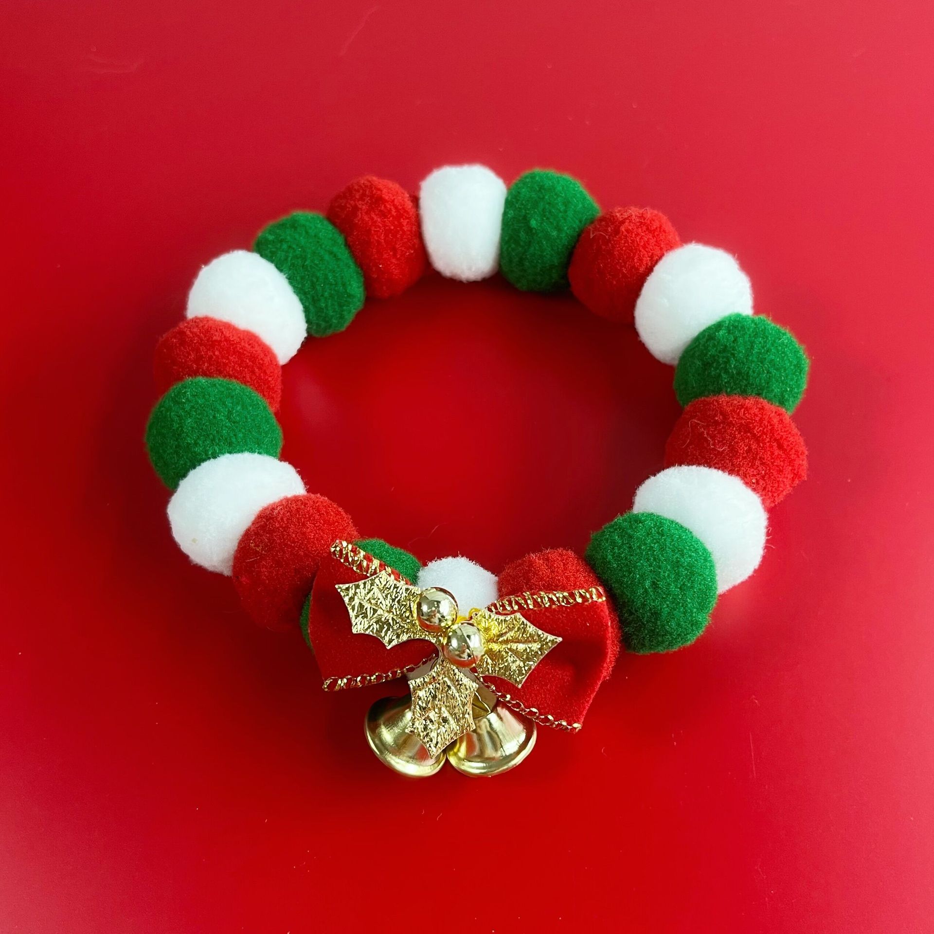 KFX-2738237 Festive Plush Ball Christmas Collar for Dogs and Cats with Soft Elasticity and Bow