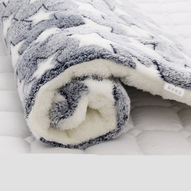 KFX-2836413 Pet Blanket for Cats and Dogs - Soft Coral Fleece, Moisture-Resistant, Non-Slip Design, Machine Washable