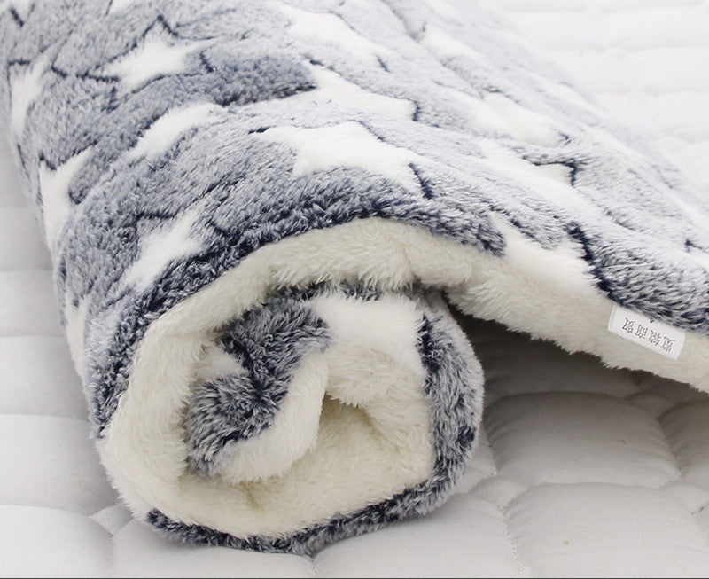 KFX-2836413 Pet Blanket for Cats and Dogs - Soft Coral Fleece, Moisture-Resistant, Non-Slip Design, Machine Washable