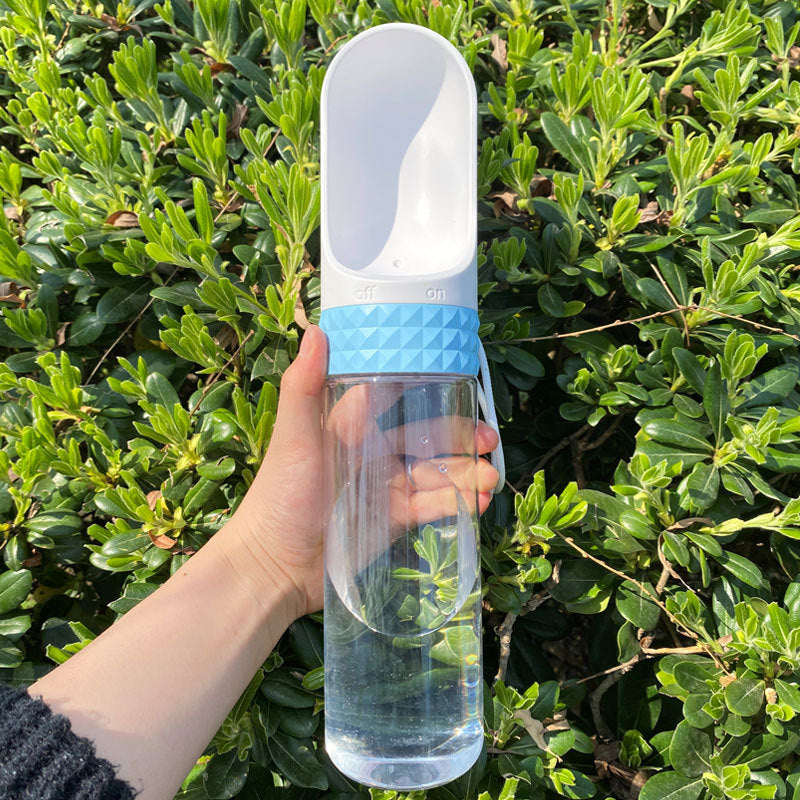 KFX-2884669 Portable Dog Water Bottle Dispenser with Easy Lock Feature for Outdoor Travel and Hydration