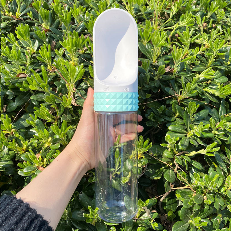 KFX-2884669 Portable Dog Water Bottle Dispenser with Easy Lock Feature for Outdoor Travel and Hydration