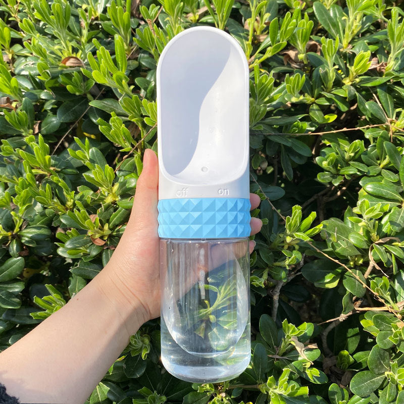 KFX-2884669 Portable Dog Water Bottle Dispenser with Easy Lock Feature for Outdoor Travel and Hydration