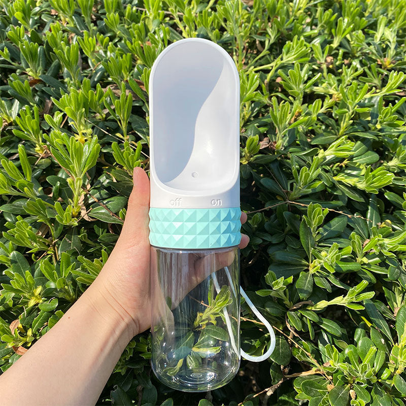 KFX-2884669 Portable Dog Water Bottle Dispenser with Easy Lock Feature for Outdoor Travel and Hydration