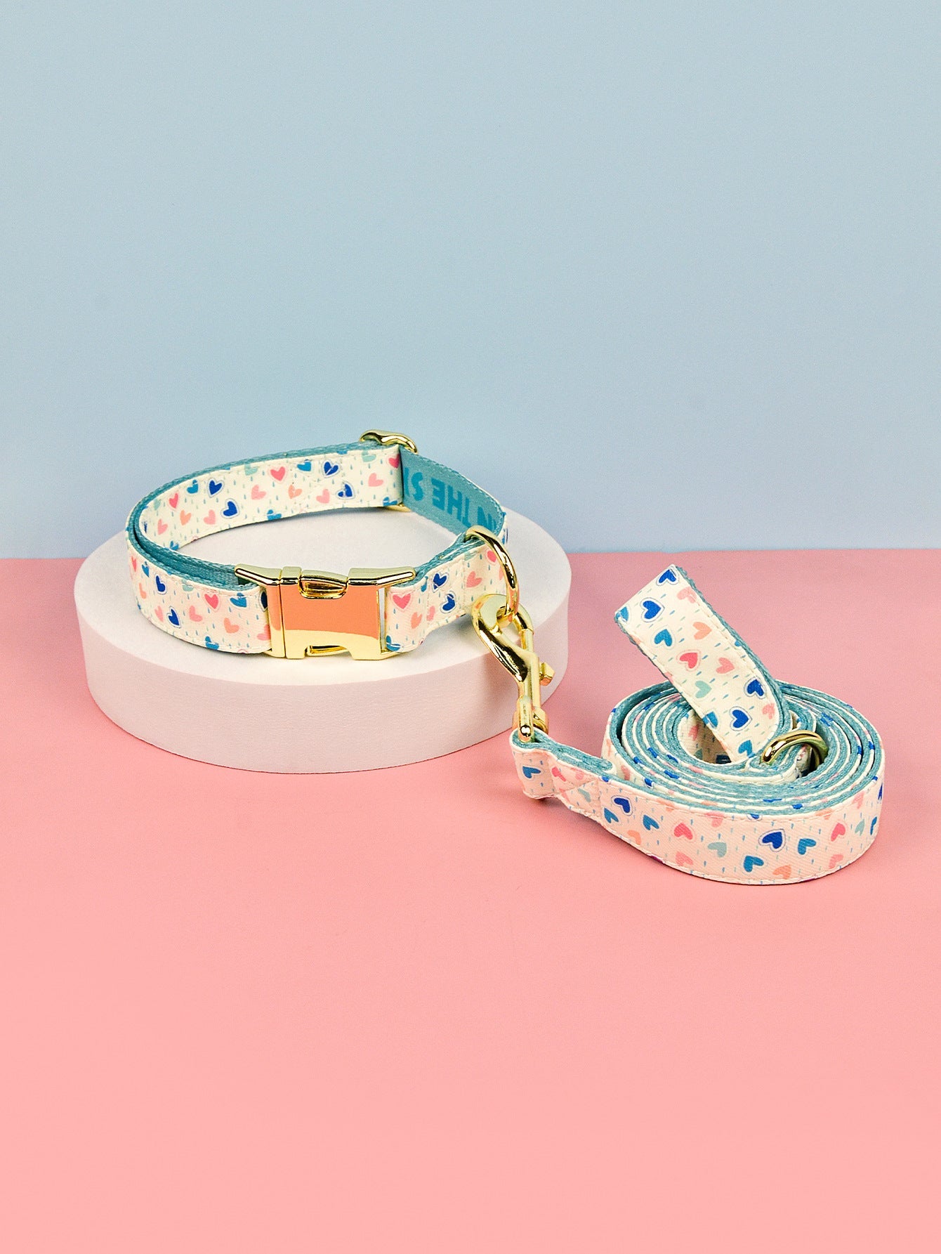 KFX-2980925 Double-sided Pet Collar with Haulage Rope in Various Fun Colors for Dogs and Cats