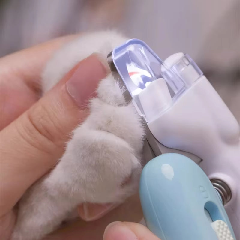 KFX-3264317 Labor-Saving Nail Clippers with LED Light for Dogs and Cats - Precision Trim Scissors with Safety Lock and Anti-Splash Design