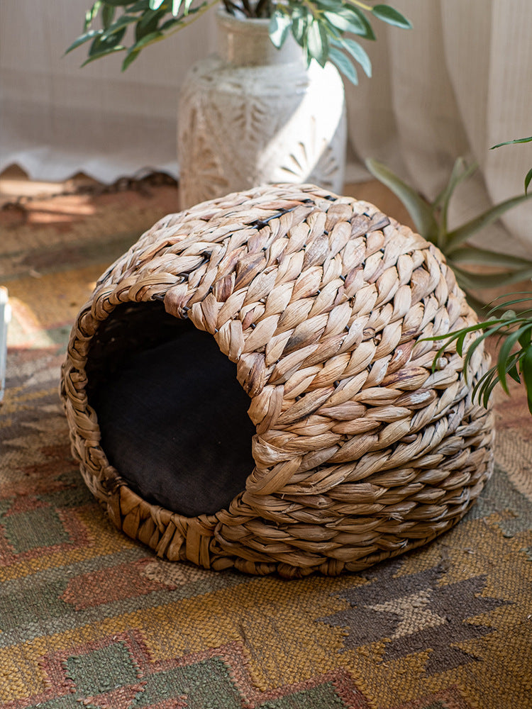 KFX-3461181 Natural Handmade Straw Cat Nest - Breathable, Rustic Design, Water Hyacinth Material