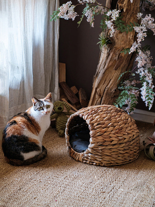 KFX-3461181 Natural Handmade Straw Cat Nest - Breathable, Rustic Design, Water Hyacinth Material