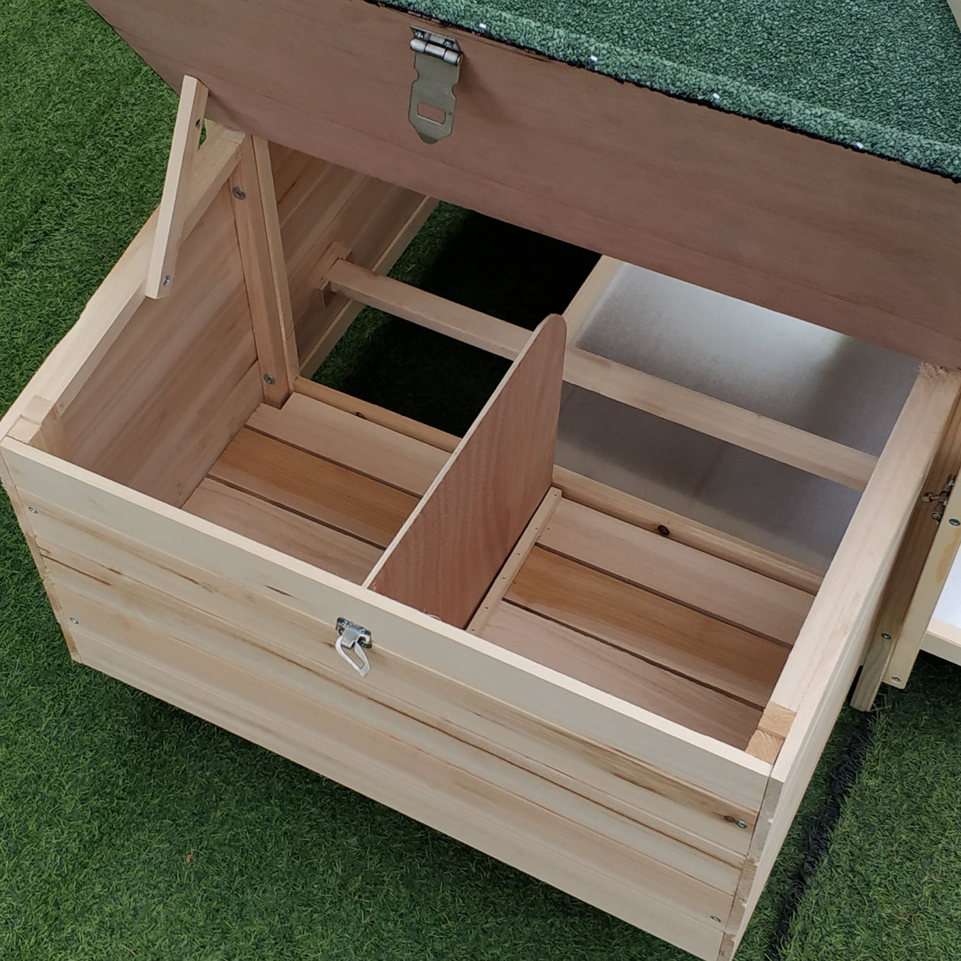 KFX-3466557 Wooden Chicken Coop with Nesting Box and Removable Tray for Backyard Gardening
