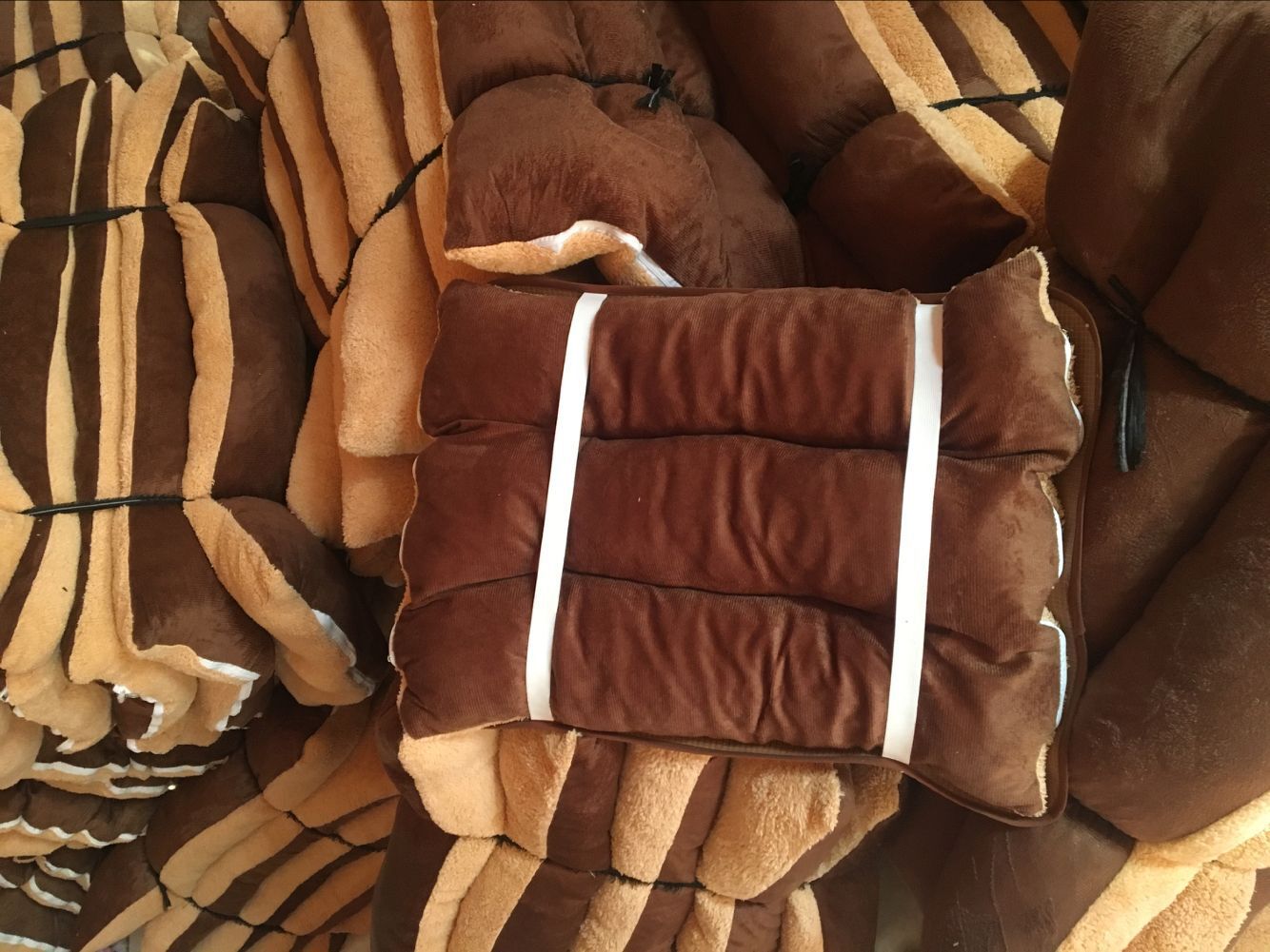 KFX-3609533 Lamb Cashmere Pet Bed - Comfortable and Cozy Mat for Dogs and Cats, Available in Three Sizes
