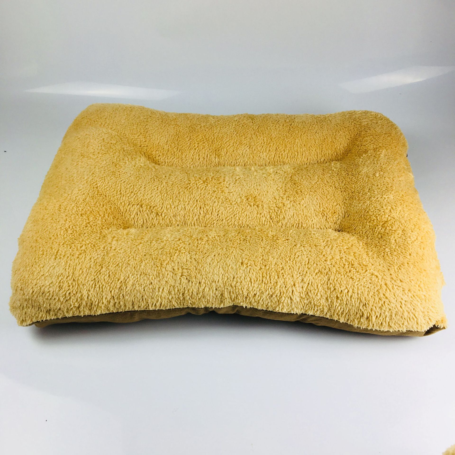 KFX-3609533 Lamb Cashmere Pet Bed - Comfortable and Cozy Mat for Dogs and Cats, Available in Three Sizes