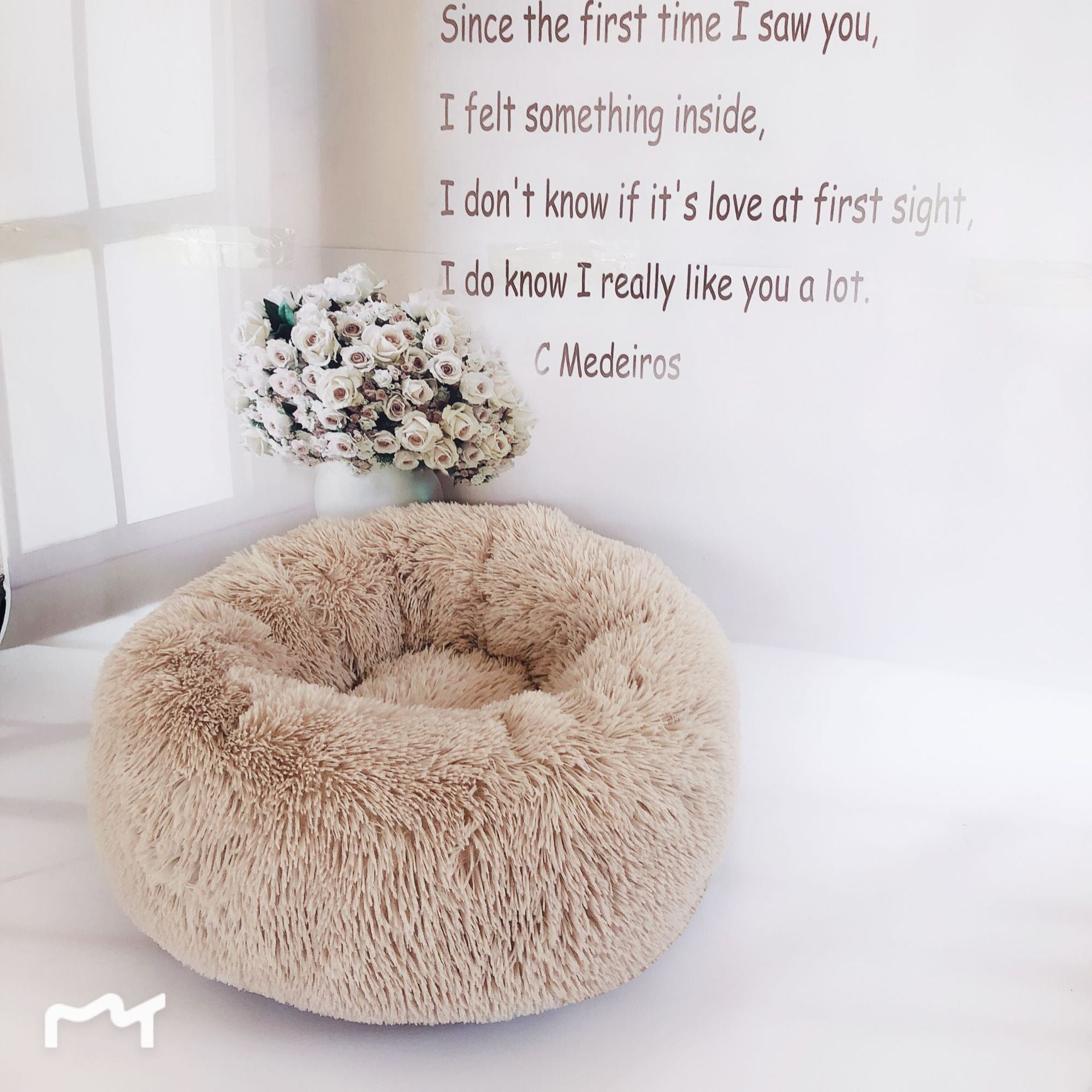 KFX-3680829 Calming Round Plush Pet Nest Bed for Small Dogs and Cats, Soft Vegan Fabric, 110cm Diameter