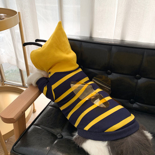 KFX-3801405 Cozy Bee-Themed Plush Hoodie for Bulldogs – Soft Winter Costume Jacket for Pets
