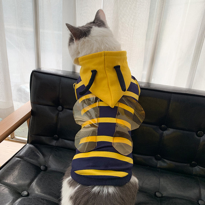 KFX-3801405 Cozy Bee-Themed Plush Hoodie for Bulldogs – Soft Winter Costume Jacket for Pets