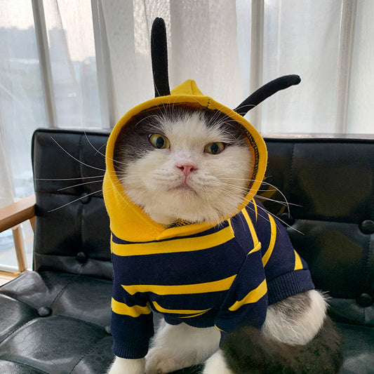 KFX-3801405 Cozy Bee-Themed Plush Hoodie for Bulldogs – Soft Winter Costume Jacket for Pets