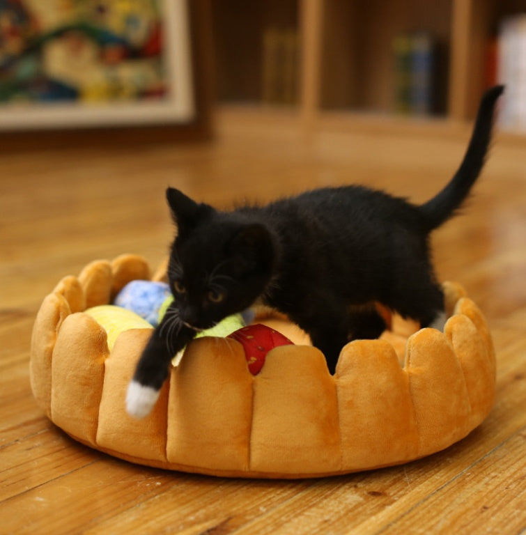 KFX-4069053 Cozy Winter Fruit Pie Pet Bed for Cats and Dogs, Washable Cushion 42x42cm