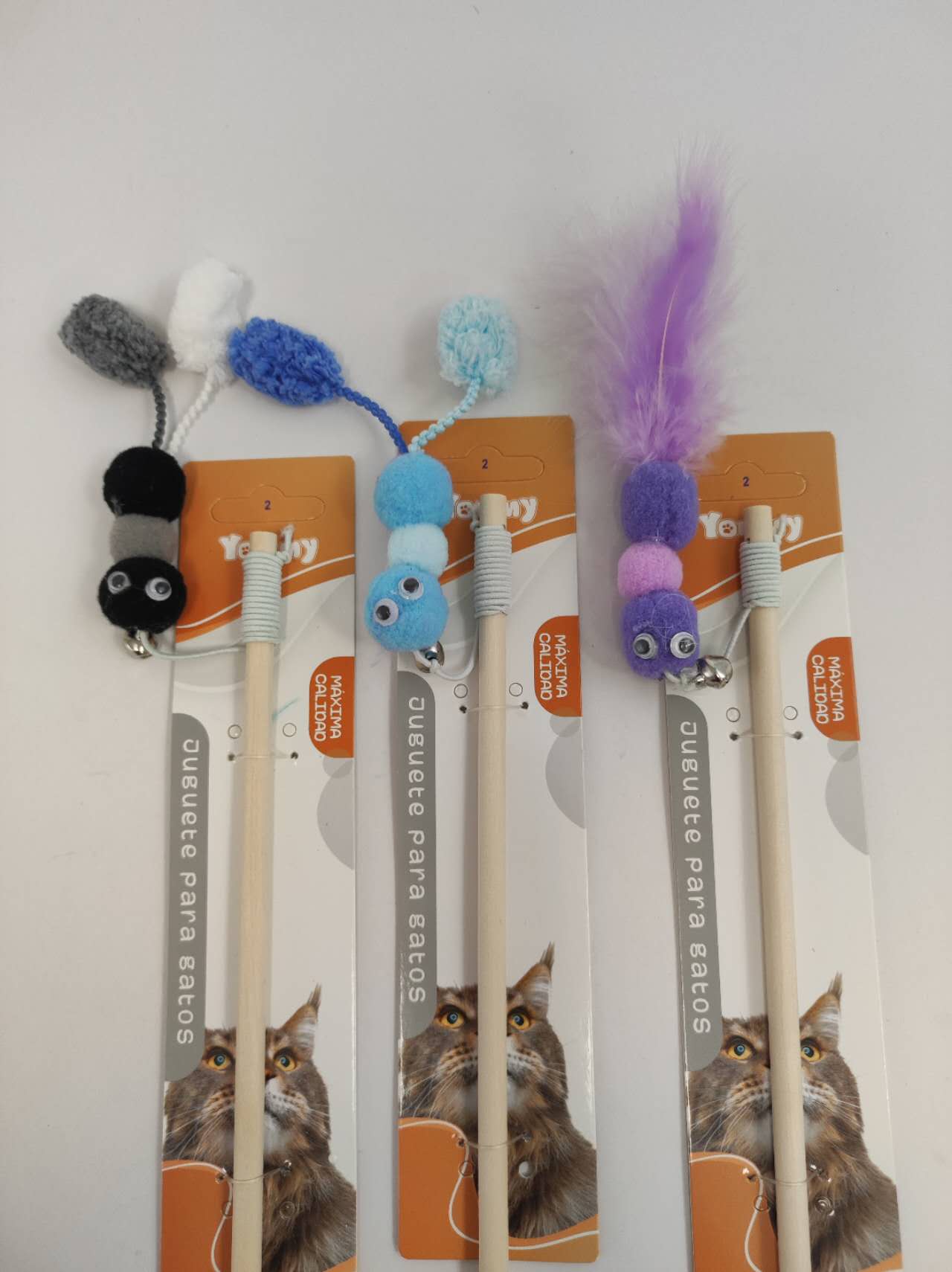 KFX-4161597 Little Ants Cat Treats: Tantalizing Teaser Sticks for Playful Felines