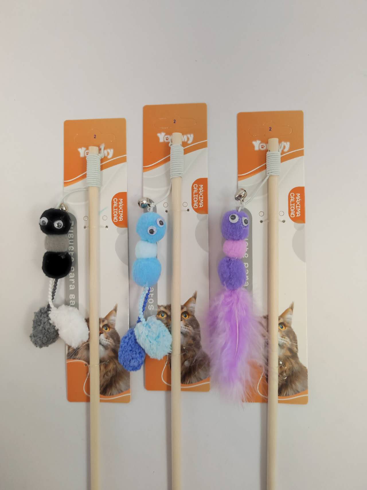 KFX-4161597 Little Ants Cat Treats: Tantalizing Teaser Sticks for Playful Felines