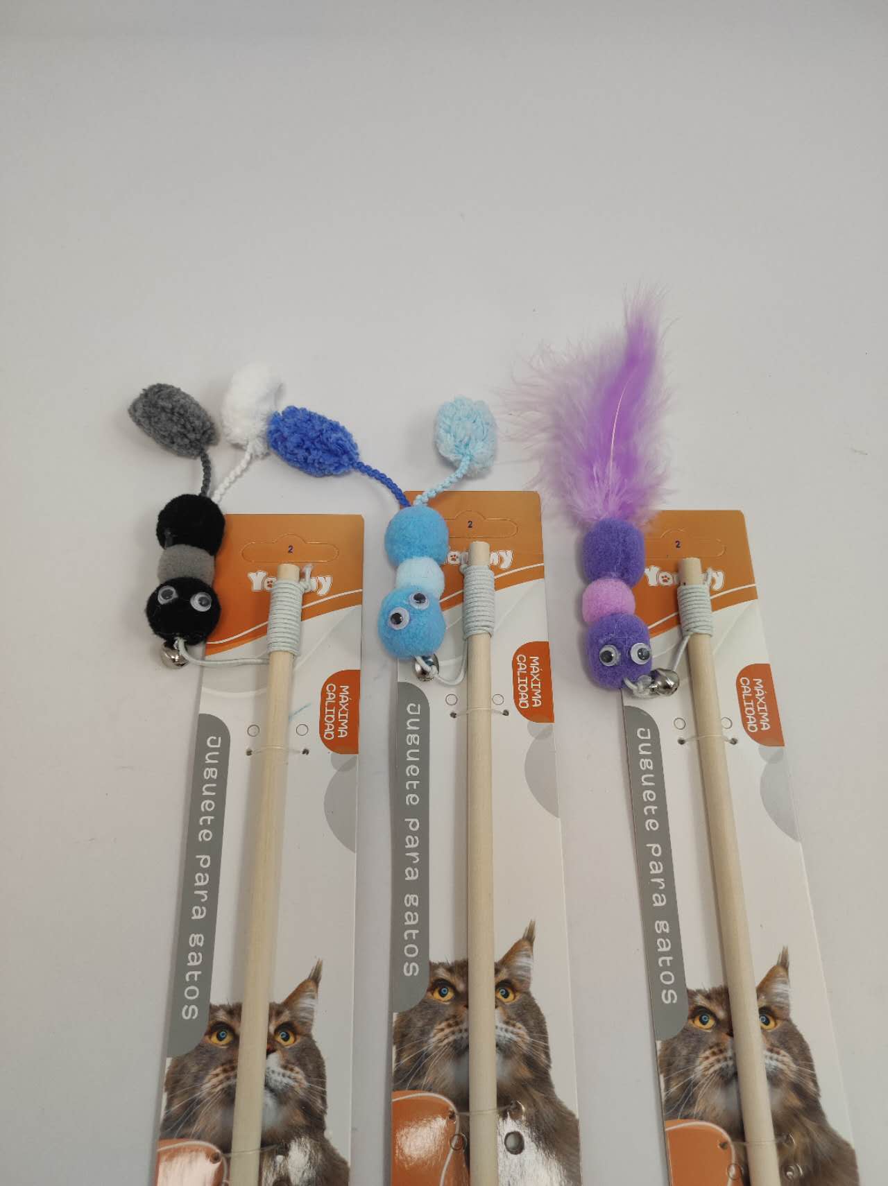 KFX-4161597 Little Ants Cat Treats: Tantalizing Teaser Sticks for Playful Felines