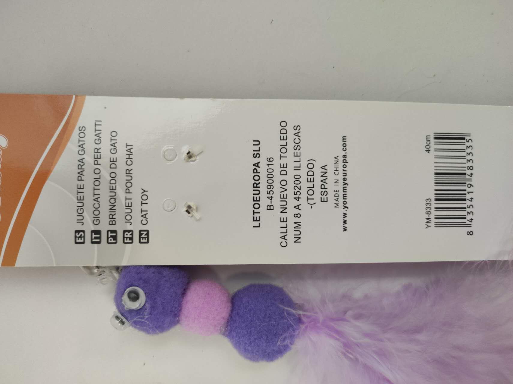 KFX-4161597 Little Ants Cat Treats: Tantalizing Teaser Sticks for Playful Felines