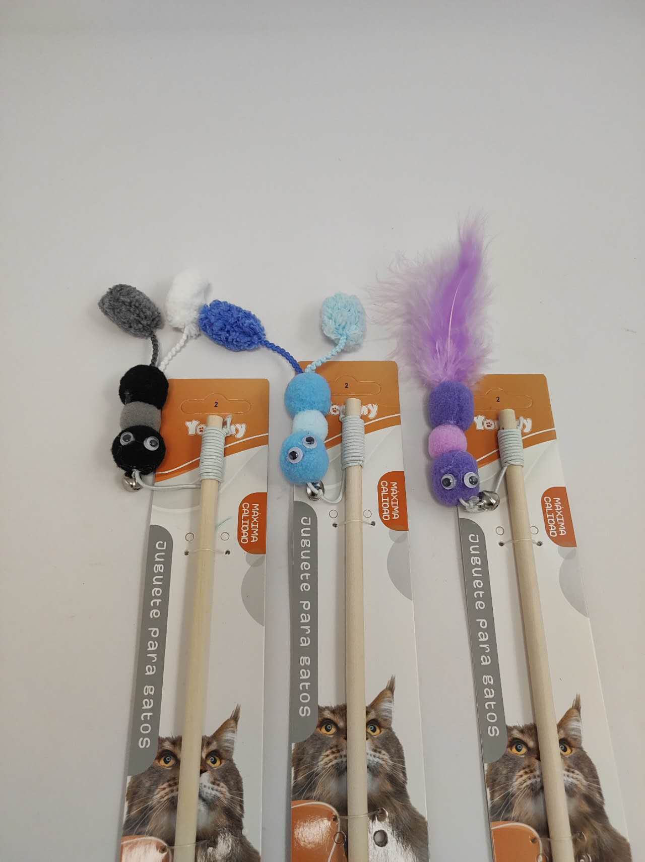 KFX-4161597 Little Ants Cat Treats: Tantalizing Teaser Sticks for Playful Felines