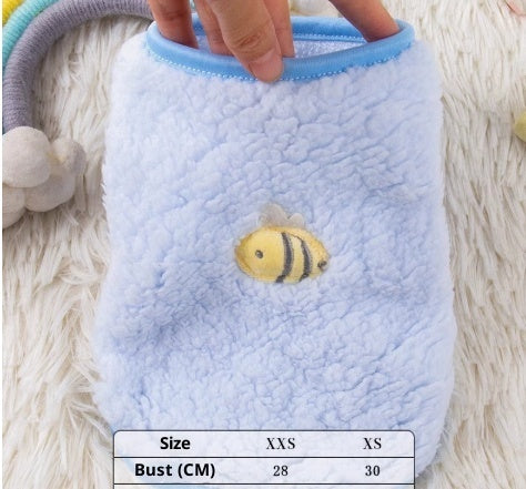 KFX-4189373 Adorable Ultra-Small Puppy and Kitten Clothing in Various Colors and Designs for Unisex Wear