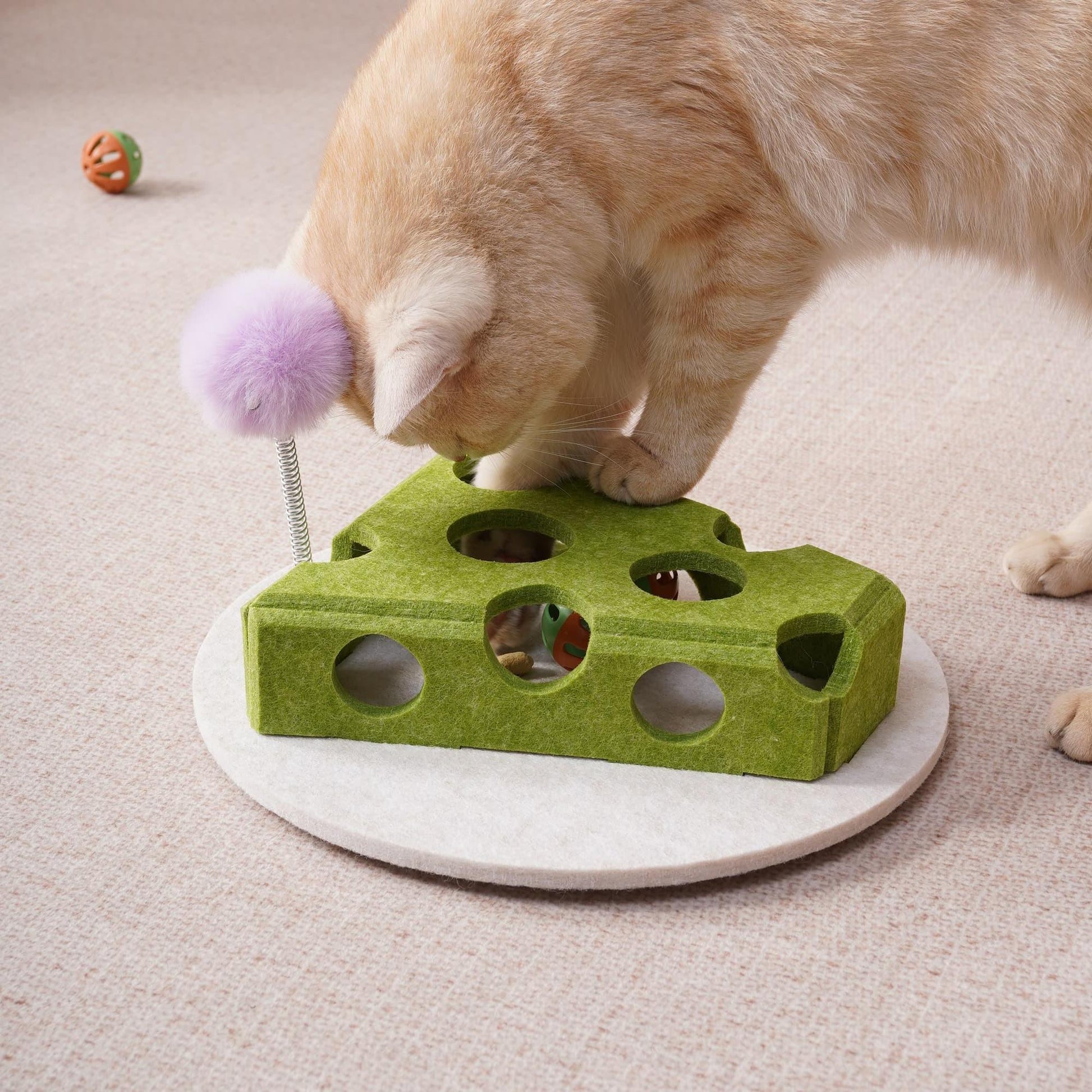 KFX-4200125 Interactive Cat Puzzle Toy with Suction Cup Base and Spring Teaser for Engaging Solo Play