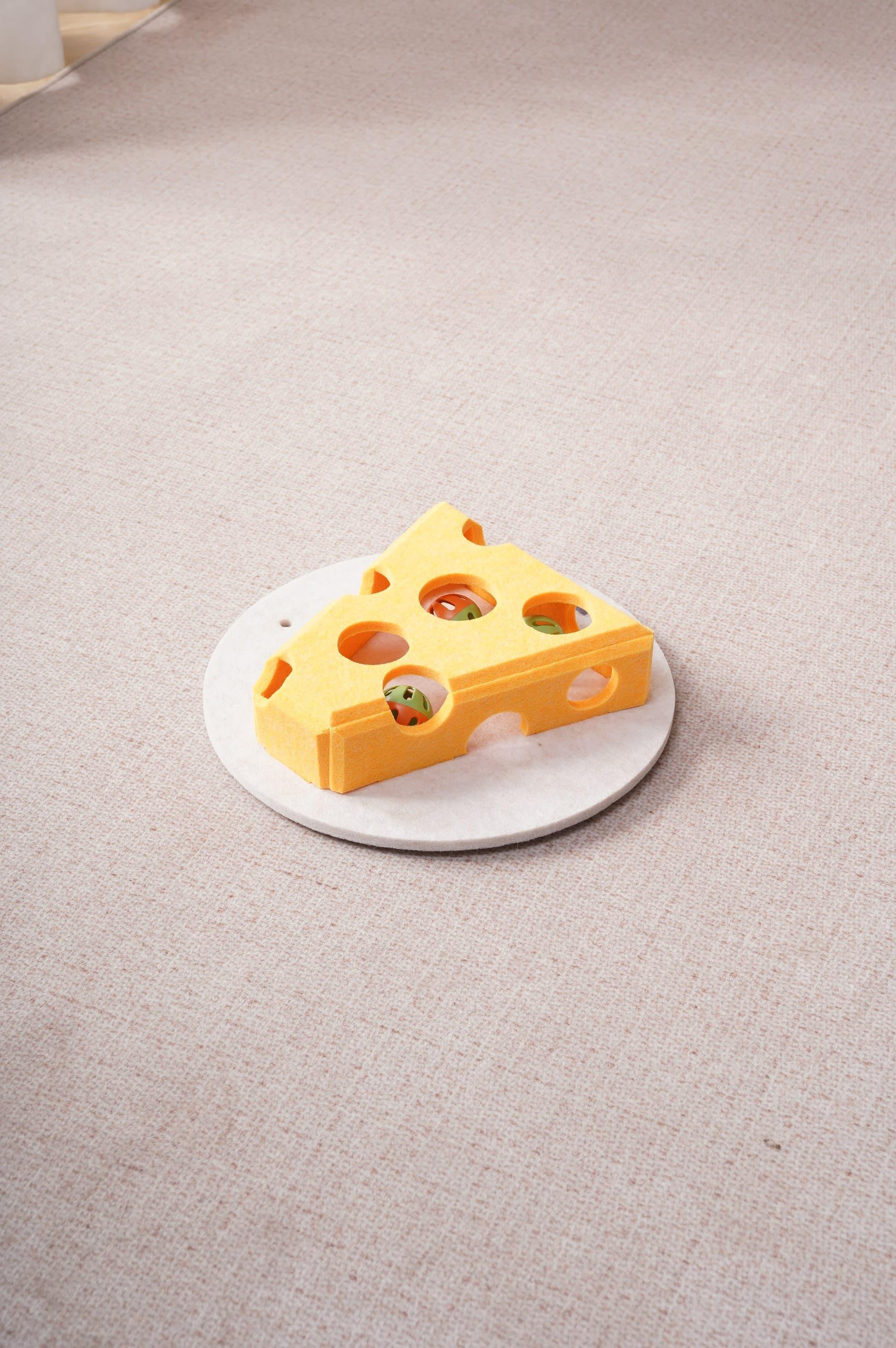 KFX-4200125 Interactive Cat Puzzle Toy with Suction Cup Base and Spring Teaser for Engaging Solo Play