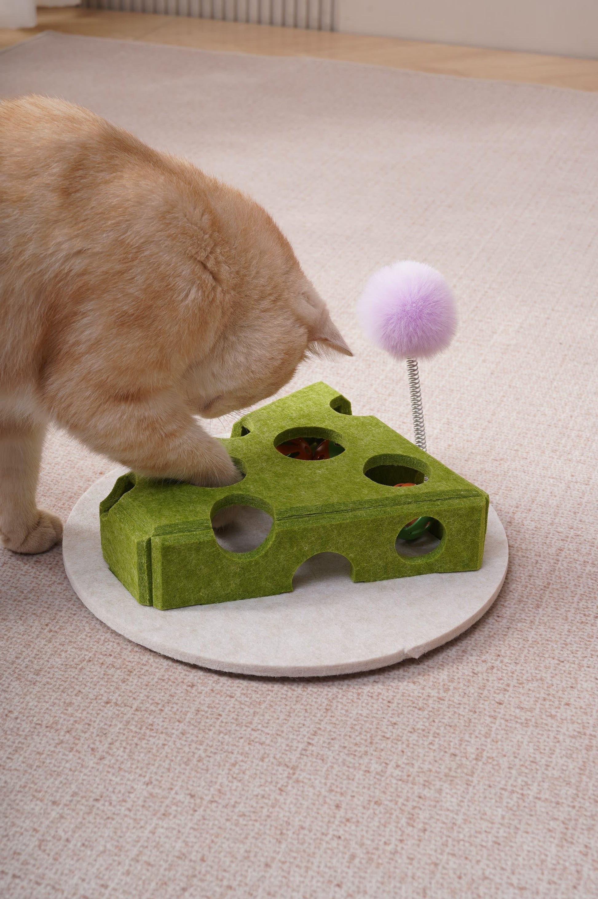 KFX-4200125 Interactive Cat Puzzle Toy with Suction Cup Base and Spring Teaser for Engaging Solo Play