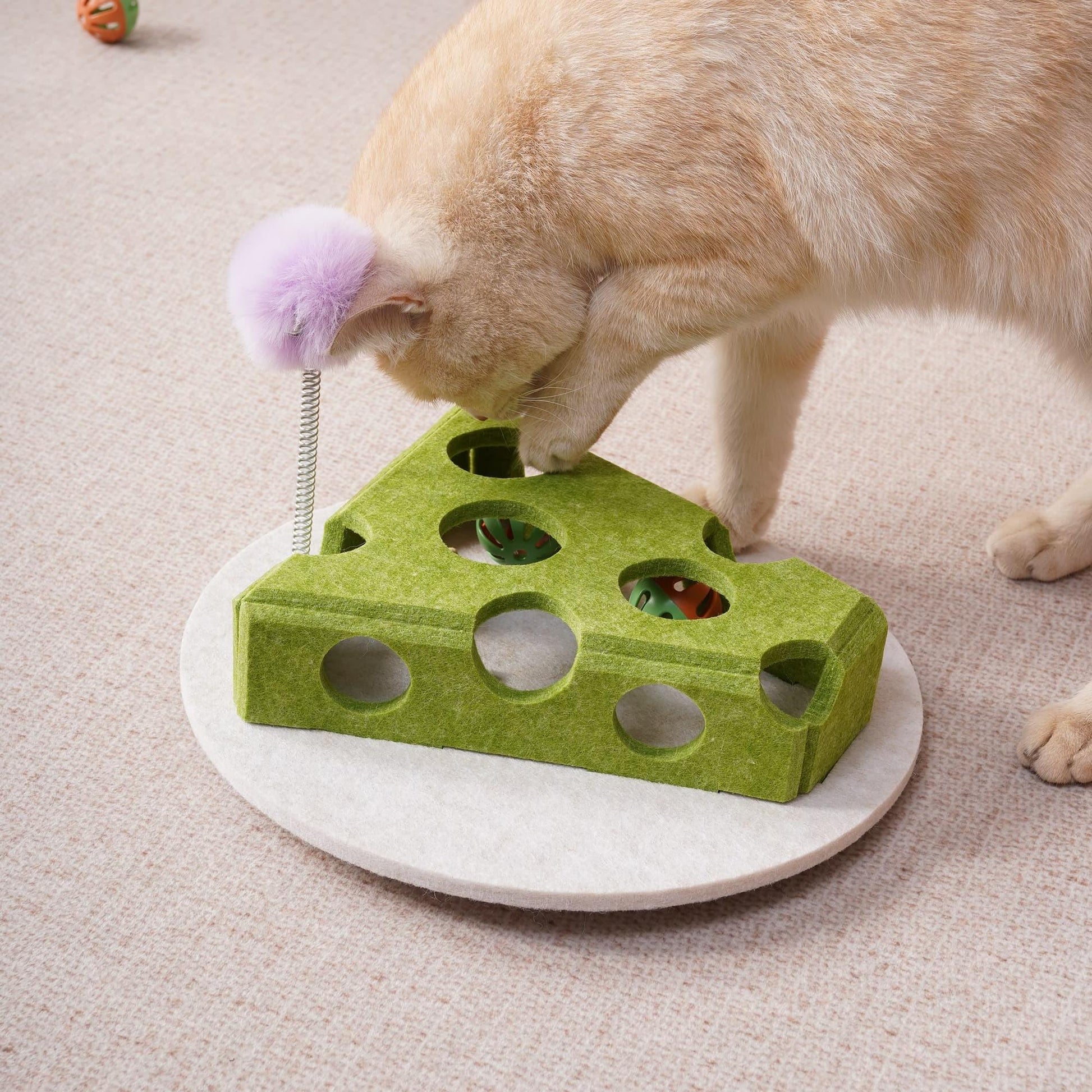 KFX-4200125 Interactive Cat Puzzle Toy with Suction Cup Base and Spring Teaser for Engaging Solo Play