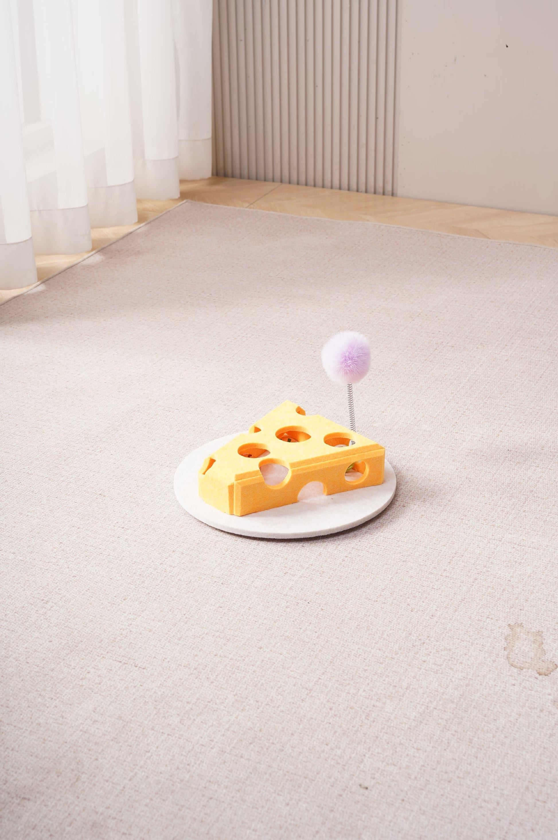 KFX-4200125 Interactive Cat Puzzle Toy with Suction Cup Base and Spring Teaser for Engaging Solo Play