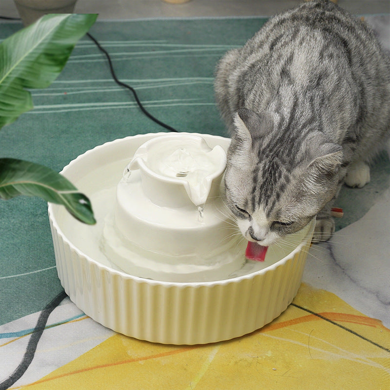 KFX-4326461 Ceramic Cake Pet Water Dispenser - Watering Solution for Cats & Dogs