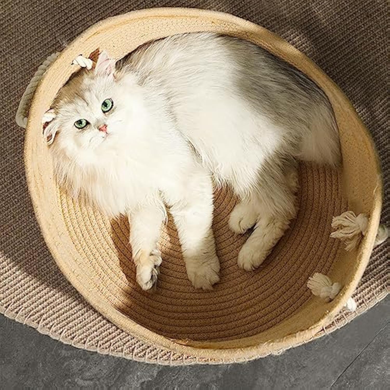 KFX-4377917 Spacious Wicker Cat Bed with Corrugated Scratching Surface - Cozy Nest for Cats