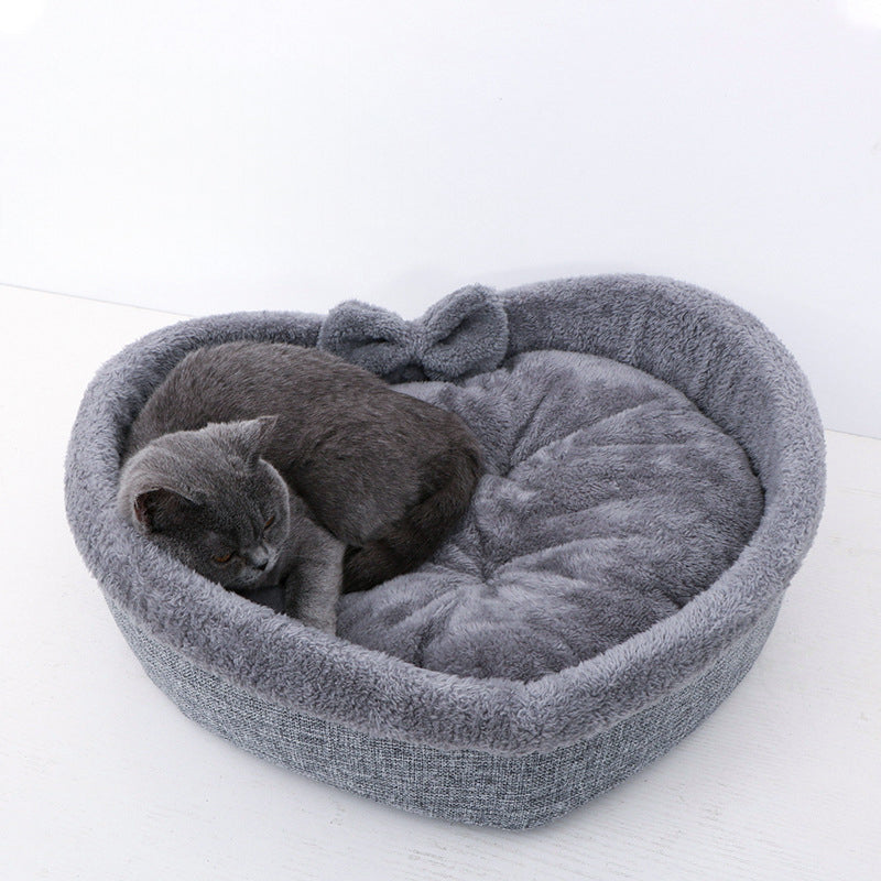 KFX-4509757 Heart-Shaped Pet Nest Bed for Small and Medium Cats and Dogs in Linen and Arctic Wool