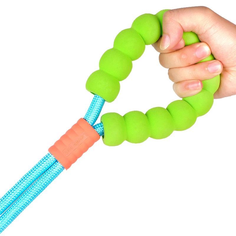 KFX-4544061 Durable Nylon Pet Traction Leash with Comfortable Foam Handle, 140cm Length, Anti-Slip Design