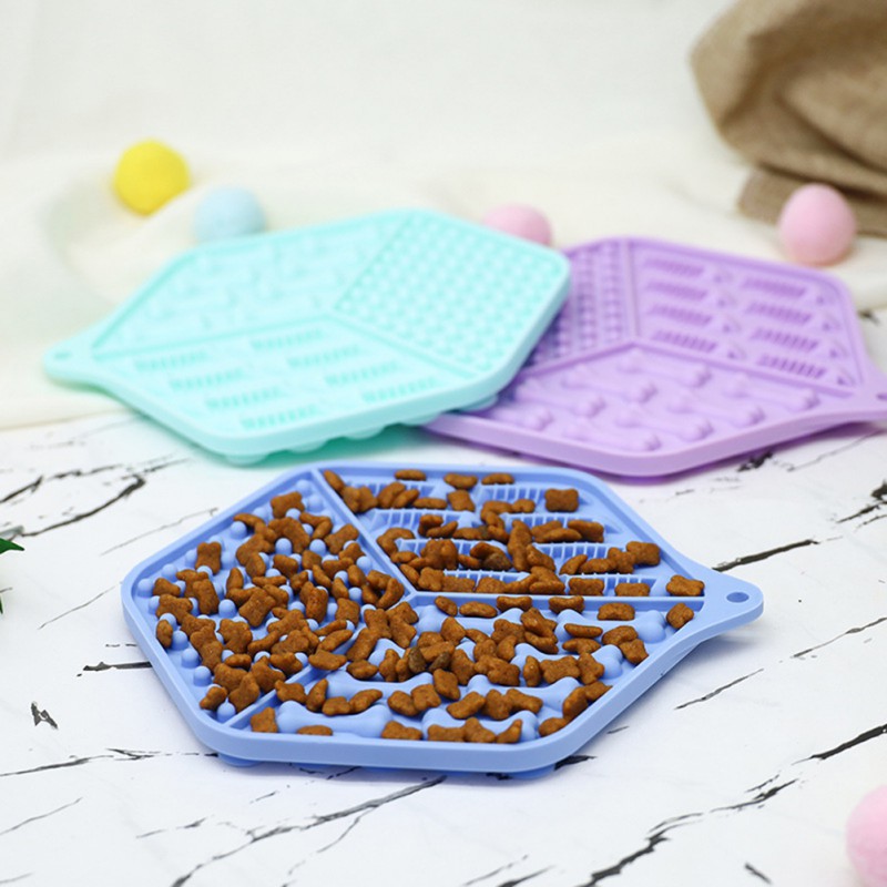 KFX-4627261 Silicone Dog Lick Pad for Puppies - High & Low Temperature Resistant, 17.5cm