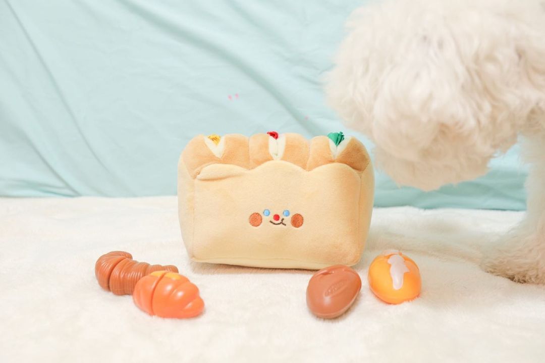 KFX-4702013 Tibetan Plush Bread Toast Toy with Food Hiding Strips and Rustling Paper