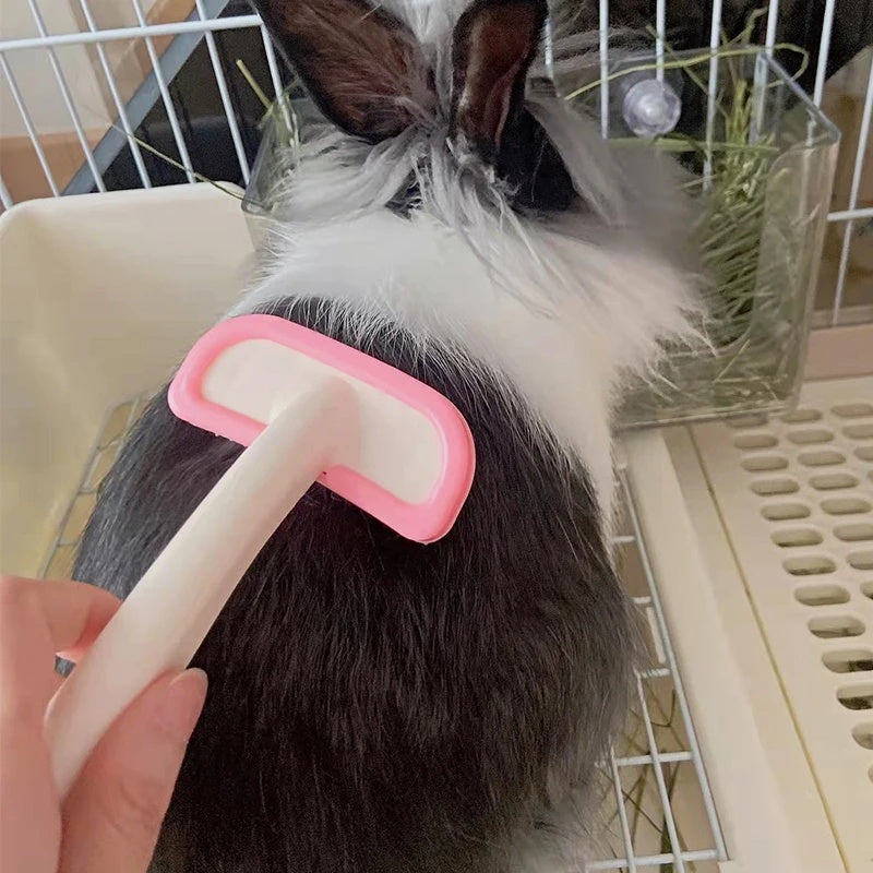 KFX-4771133 Small Pet Grooming Tool for Rabbits, Guinea Pigs, and Chinchillas - Silicone Fur Comb and Trimmer