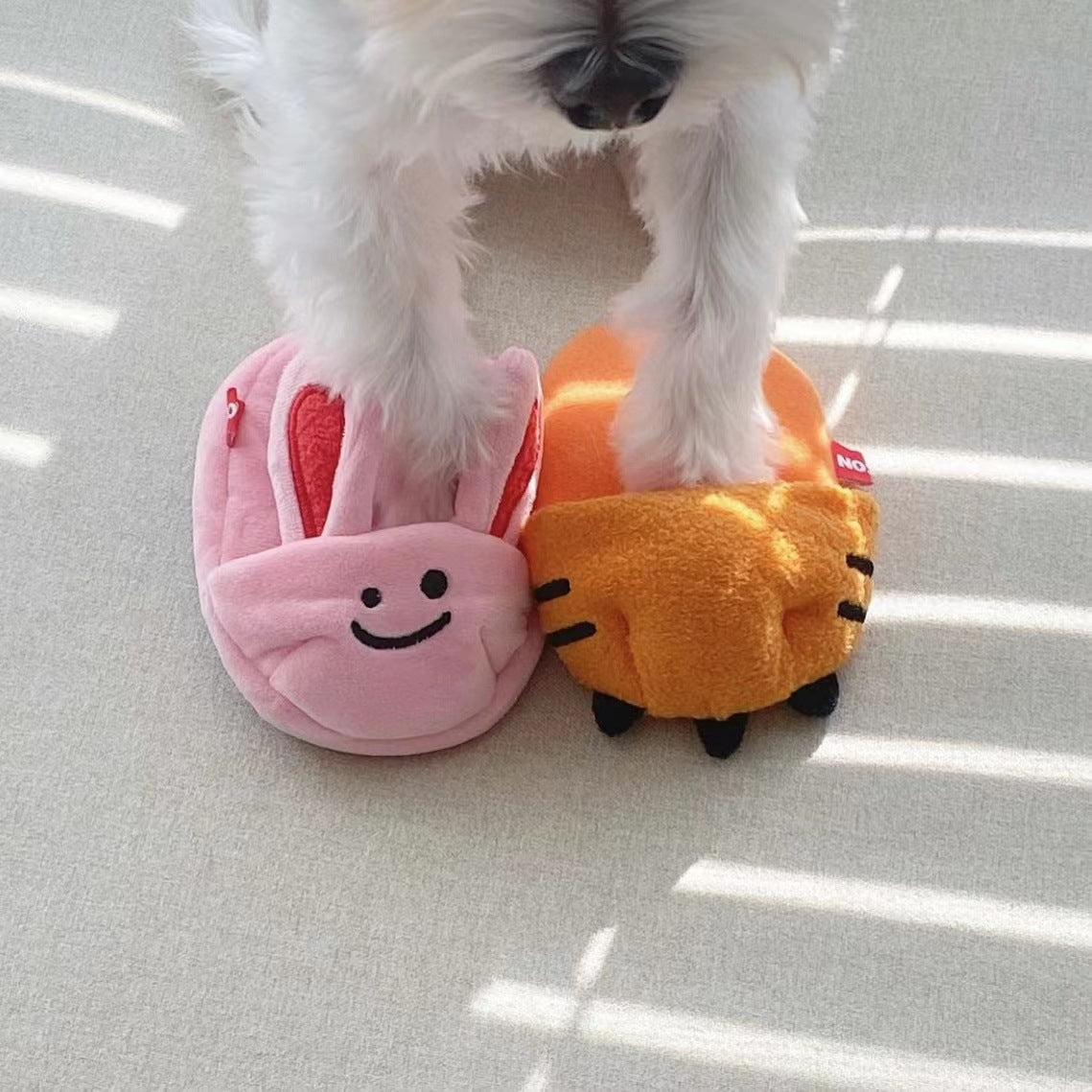 KFX-4861245 Cute Sniffing Sound Plush Tiger Slippers for Pets