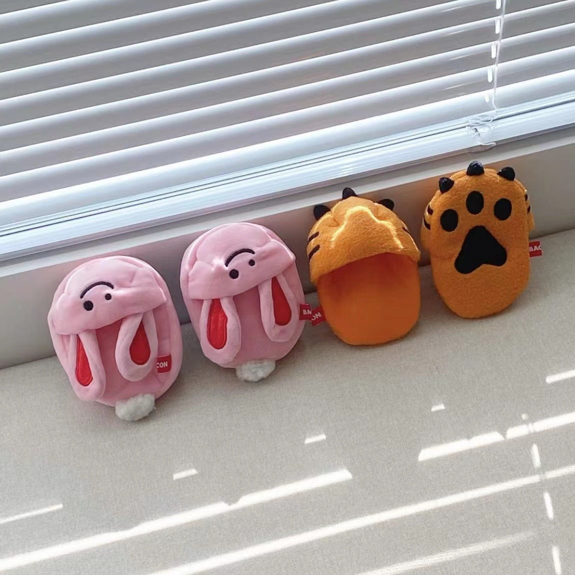 KFX-4861245 Cute Sniffing Sound Plush Tiger Slippers for Pets