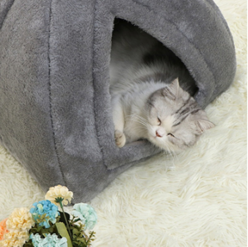 KFX-4970301 Cozy Closed Cat House - Portable Wool Indoor Nest for Small to Medium Pets