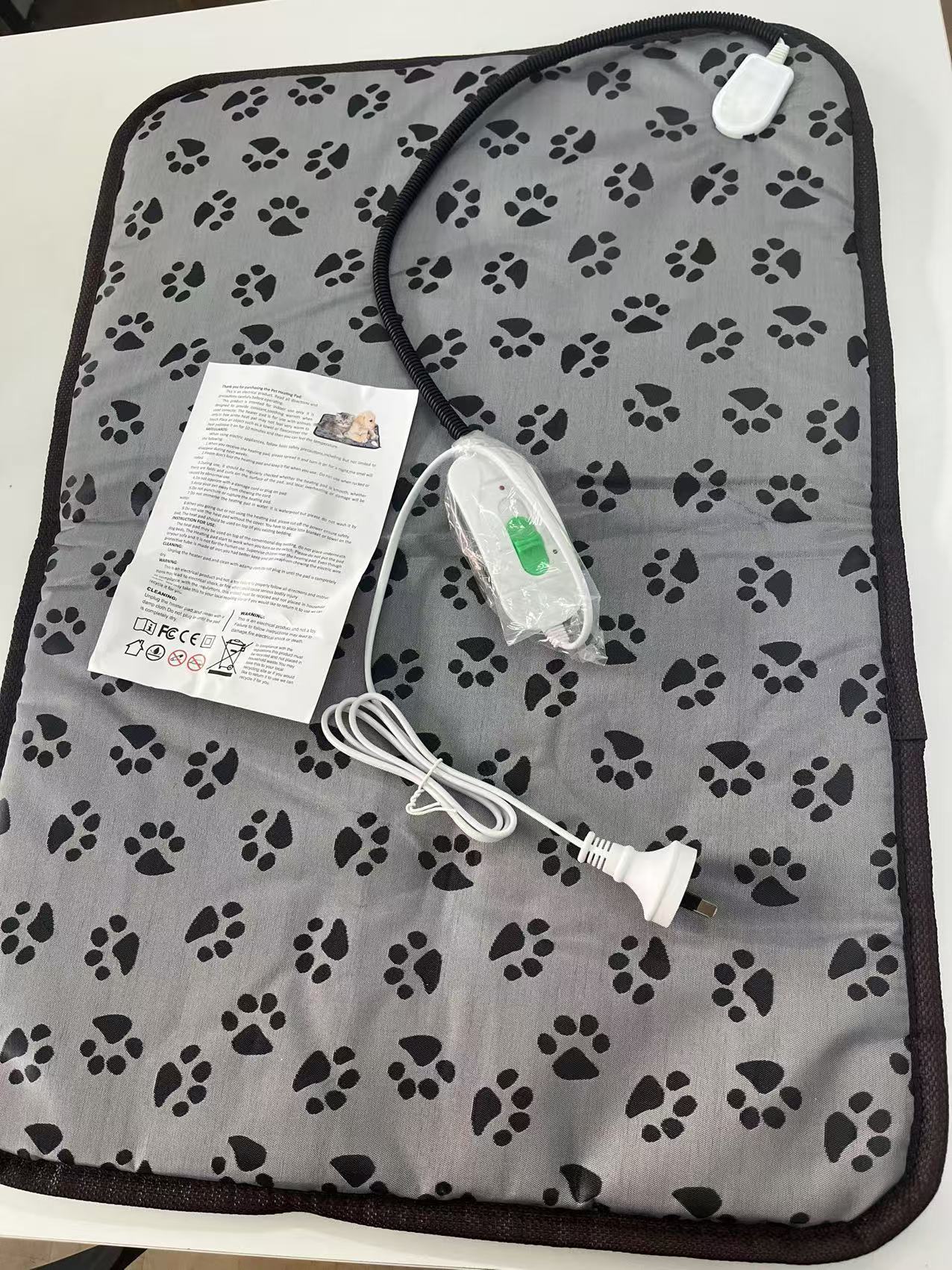 KFX-5007037 Constant Temperature Pet Heating Pad, 50x70cm Anti-Biting Design, Cloth Material, 220V for Home Use