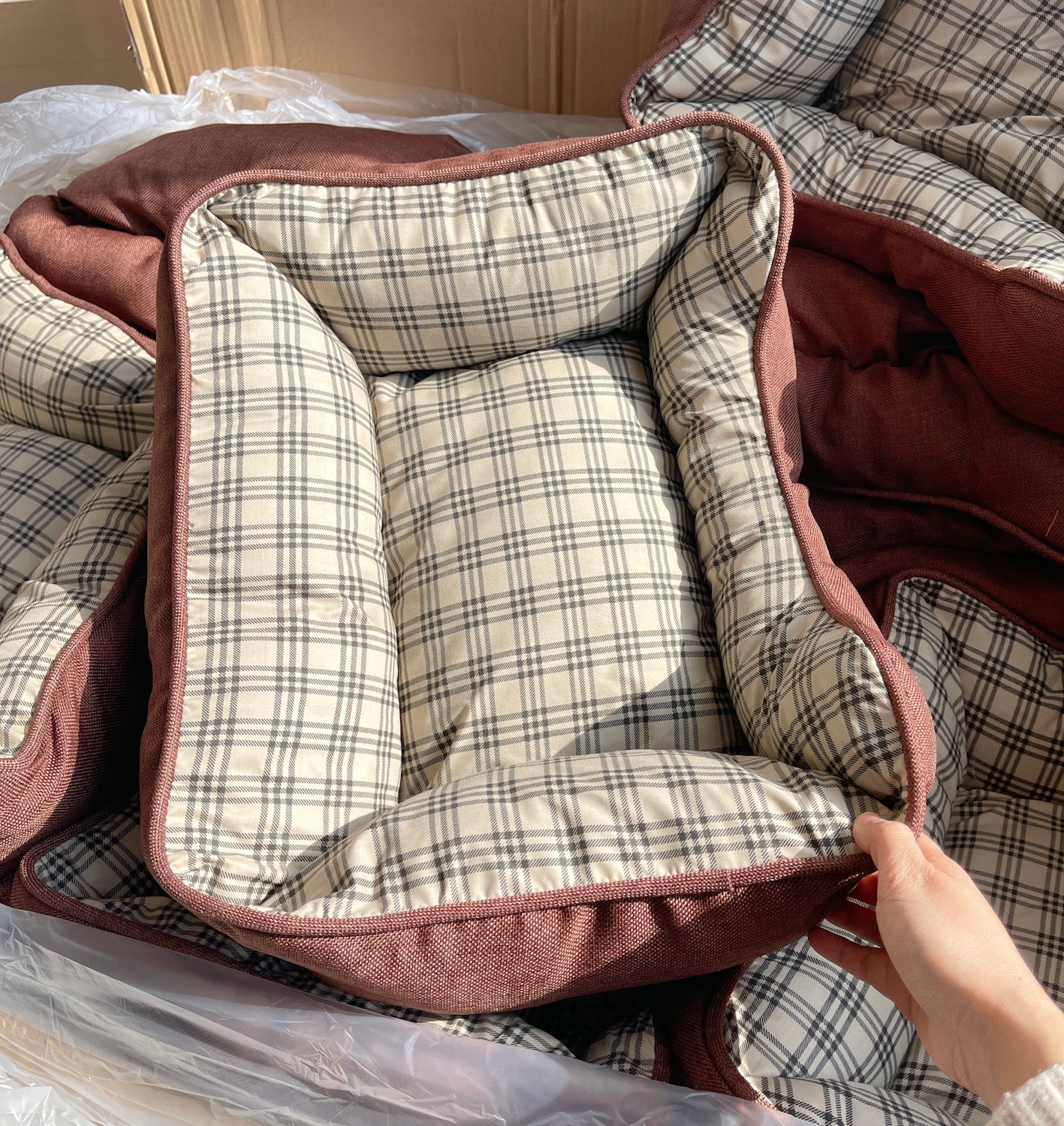 KFX-5062845 All-Season Pet Cushion - Soft and Comfortable Bedding for Small to Large Pets
