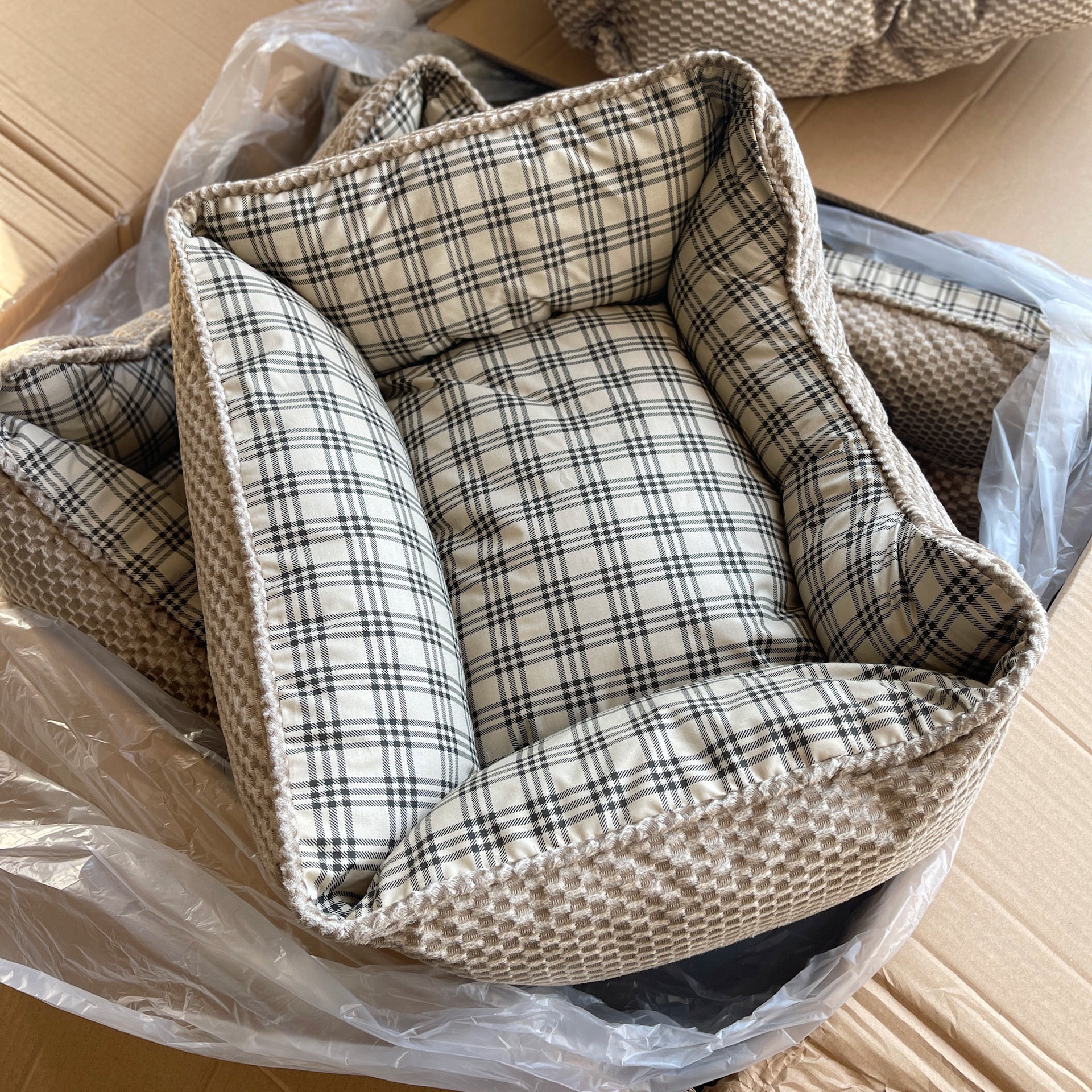 KFX-5062845 All-Season Pet Cushion - Soft and Comfortable Bedding for Small to Large Pets