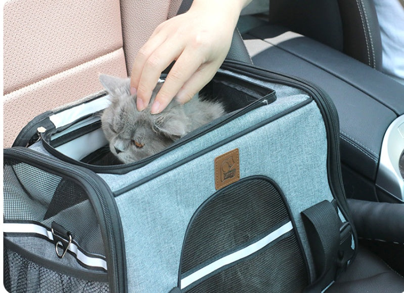 KFX-5359933 Portable Cat and Dog Travel Bag with Safety Features and Storage Options