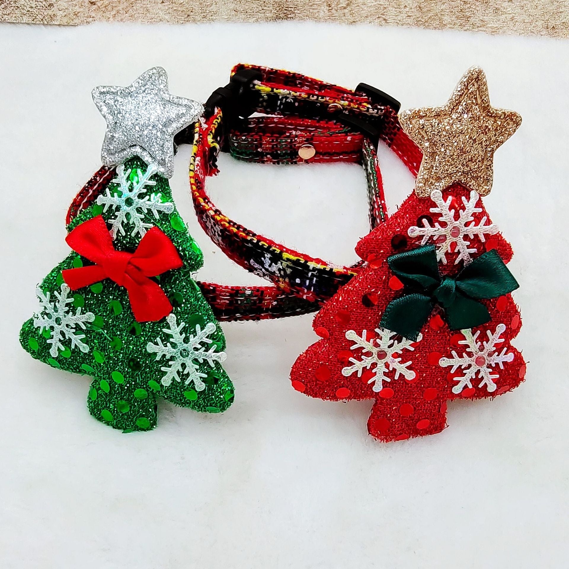 KFX-5376957 Christmas Snowflake Pattern Canvas Pet Collar in Red and Green, Adjustable Size S/M